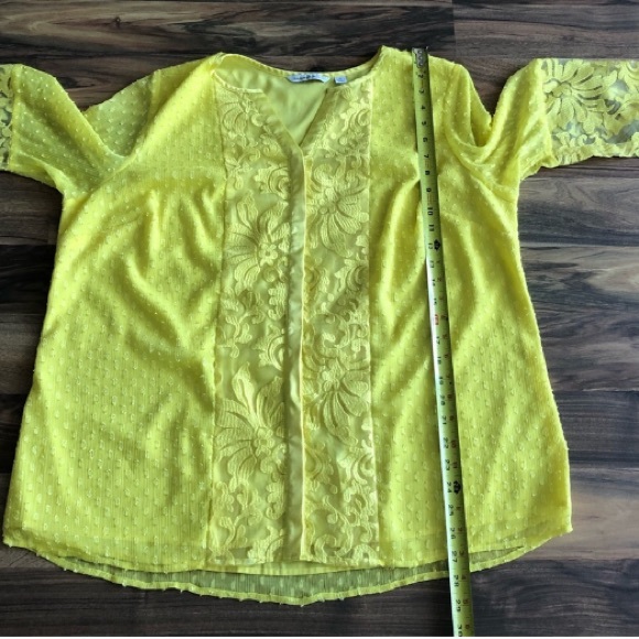 NWOT Isaac Mizrahi embroidered blouse - Picture 8 of 10